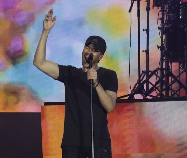 ΕΝΡΙΚΕ ΙΓΚΛΕΣΙΑΣ ΑΝΝΑ ΚΟΥΡΝΙΚΟΒΑ ΠΑΙΔΙ ΒΡΕΦΟΣ