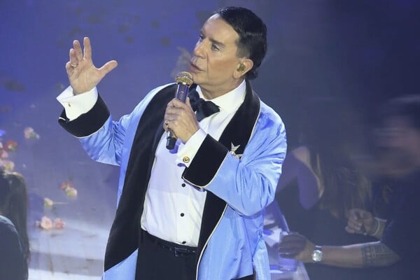 Μ’ έχεις κάνει θεό 