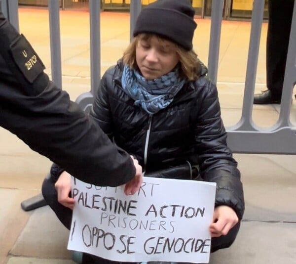 ΓΚΡΕΤΑ ΤΟΥΝΜΠΕΡΓΚ ΣΥΛΛΗΨΗ ΛΟΝΔΙΝΟ