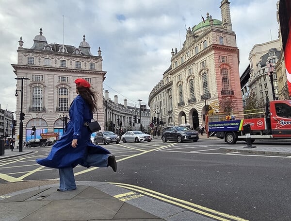 Νέα Έρευνα: Οι μισοί Ευρωπαίοι χάνουν σημαντικές στιγμές βγάζοντας φωτογραφίες