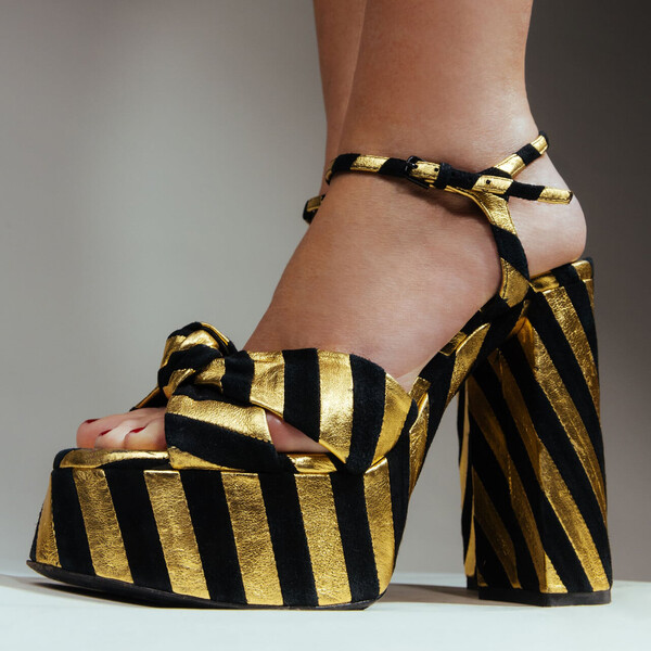 «Ξέρω λίγα πράγματα καλά, ένα από αυτά είναι τα τακούνια»