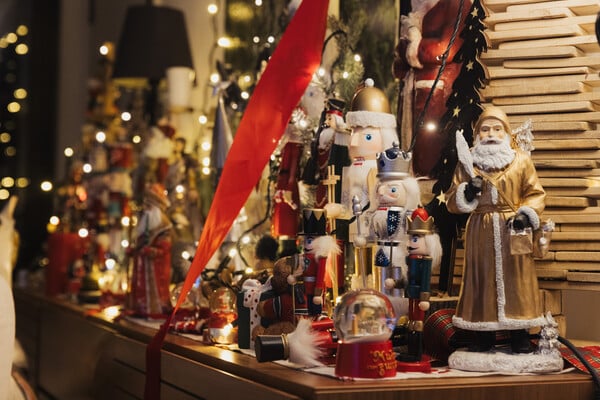 ΕΠΕΞ Ένα σπίτι που ζει για τα Χριστούγεννα/ Ένα σπίτι στο Γκάζι που θυμίζει το Harrods