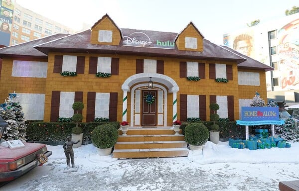 ΜΟΝΟΣ ΣΤΟ ΣΠΙΤΙ ΡΕΚΟΡ