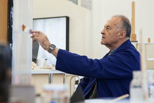 Μιχάλης Κατζουράκης (1933-2025): «Η τέχνη δεν εξελίσσεται, δεν είναι επιστήμη»