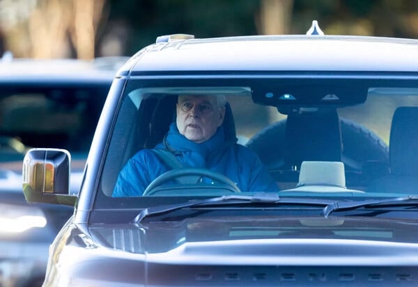 Πρίγκιπας Άντριου: Η φωτογραφία του ανήμερα των Χριστουγέννων μετά τον αποκλεισμό από τη βασιλική οικογένεια