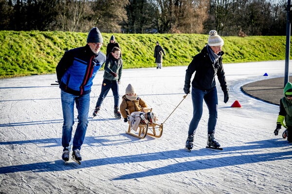 ΧΡΙΣΤΟΥΓΕΝΝΑ 2025 ΚΟΣΜΟΣ