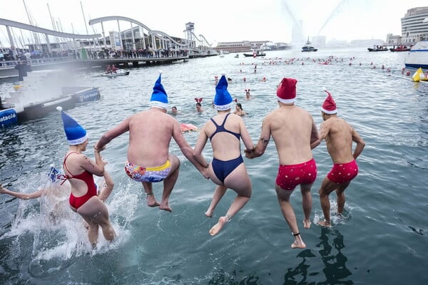 ΧΡΙΣΤΟΥΓΕΝΝΑ 2025 ΚΟΣΜΟΣ