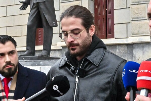 Άρης Μουγκοπέτρος: «Του ζητούσε 700 ευρώ τον μήνα για να βλέπει τα παιδιά» λέει συγγενής του