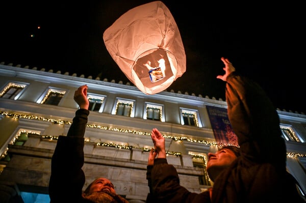 ΝΥΧΤΑ ΕΥΧΩΝ ΦΑΝΑΡΑΚΙΑ ΑΘΗΝΑ ΟΥΡΑΝΟΣ