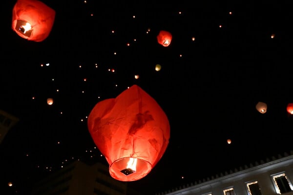 ΝΥΧΤΑ ΕΥΧΩΝ ΦΑΝΑΡΑΚΙΑ ΑΘΗΝΑ ΟΥΡΑΝΟΣ