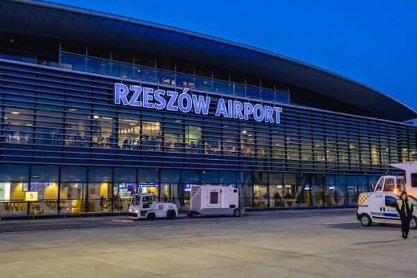 Πολωνία: Κλειστά δύο αεροδρόμια λόγω των ρωσικών επιθέσεων στην Ουκρανία