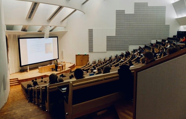 ΑΙΩΝΙΟΙ ΦΟΙΤΗΤΕΣ ΔΙΑΓΡΑΦΗ ΠΑΡΑΤΑΣΗ ΣΠΟΥΔΩΝ