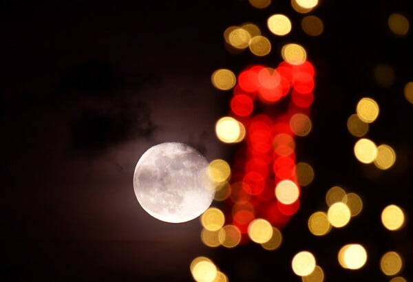 Το 2026 γεμίζει τον ουρανό με εκλείψεις, αποστολές στη Σελήνη και σπάνια φαινόμενα