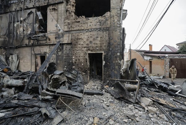 «Η Ρωσία δεν θέλει ειρήνη», λέει το ο Ζελένσκι μετά τις επιθέσεις πριν τη συνάντηση με Τραμπ