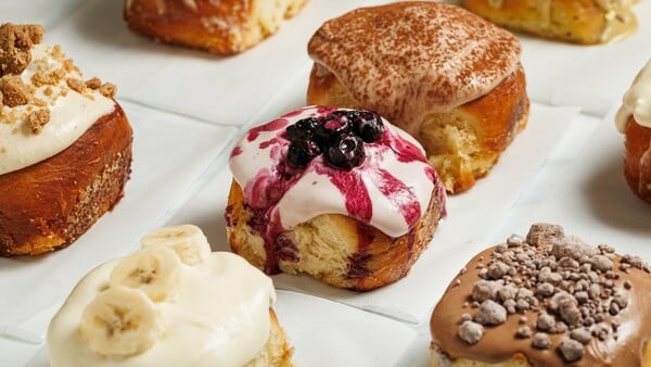 Cinnamon Rolls: Η λίστα με τα 9 πιο αφράτα buns που κάνουν τον χειμώνα στην Αθήνα να ρολάρει καλυτέρα