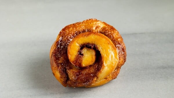 Cinnamon Rolls: Η λίστα με τα 9 πιο αφράτα buns που κάνουν τον χειμώνα στην Αθήνα να ρολάρει καλυτέρα