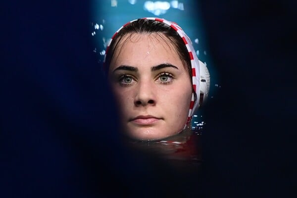 ΦΩΤΕΙΝΗ ΤΡΙΧΑ ΠΟΛΟ