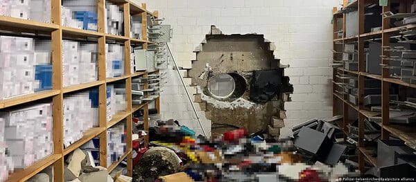 ΓΕΡΜΑΝΙΑ ΛΗΣΤΕΙΑ ΤΡΑΠΕΖΑ ΡΙΦΙΦΙ