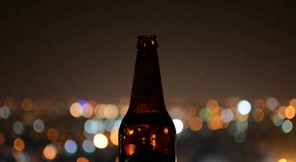 ΡΕΘΥΜΝΟ ΑΛΚΟΟΛ ΑΝΗΛΙΚΗ ΣΥΛΛΗΨΗ