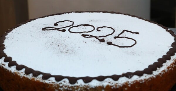 ΒΑΣΙΛΟΠΙΤΑ ΦΛΟΥΡΙ ΕΘΙΜΟ ΚΟΜΜΑΤΙΑ