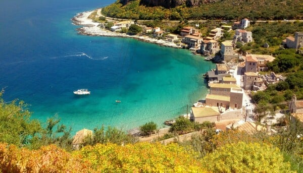 Η περιοχή της Ελλάδας που βρίσκεται στη λίστα με τους κορυφαίους προορισμούς του Forbes για το 2026