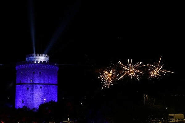 Από την πλατεία Συντάγματος έως την Κοπακαμπάνα – Πώς υποδέχθηκε ο πλανήτης το 2026