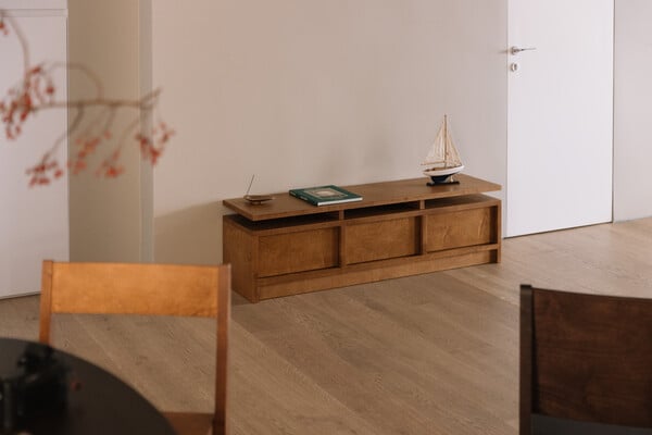 Ένα σκανδιναβοϊαπωνικό σπίτι στη Βούλα/ Ένα λιτό σπίτι με σκανδιναβικές γραμμές/ Ένα σπίτι με επικούρεια φρόνηση