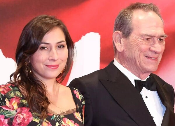 ΤΟΜΙ ΛΙ ΤΖΟΟΥΝΣ ΒΙΚΤΟΡΙΑ ΤΖΟΟΥΝΣ ΥΠΕΡΒΟΛΙΚΗ ΔΟΣΗ ΝΑΡΚΩΤΙΚΩΝ