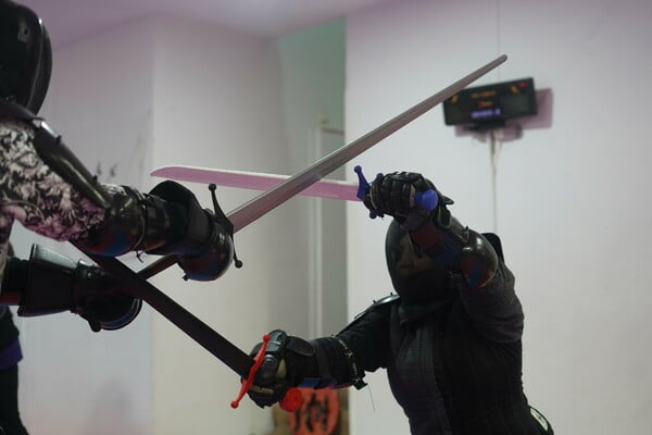 Ακαδημία «Λέοντες»: Ένα βράδυ στον Πειραιά με σπαθιά και βυζαντινές πανοπλίες