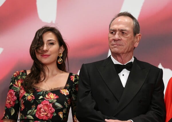 ΤΟΜΙ ΛΙ ΤΖΟΟΥΝΣ ΚΟΡΗ ΝΕΚΡΗ ΒΙΚΤΟΡΙΑ