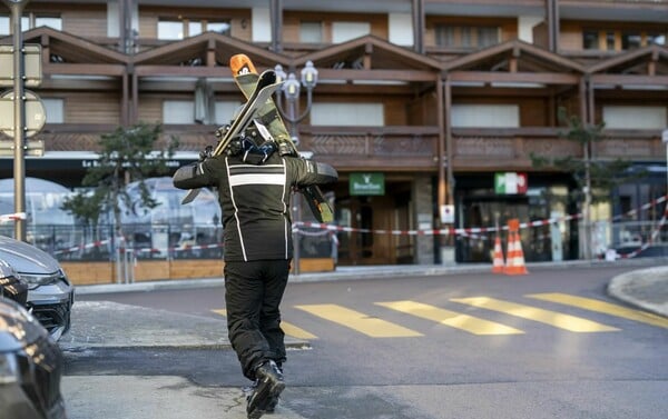 ΕΛΒΕΤΙΑ ΜΠΑΡ ΝΕΚΡΟΙ