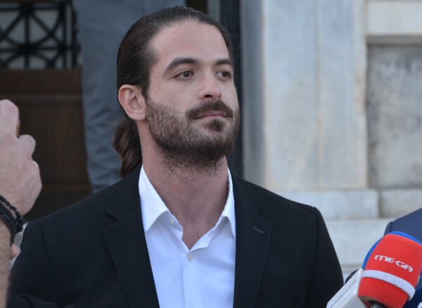 Άρης Μουγκοπέτρος: «Ο μπαμπάς θα είναι πάντα εδώ» - Η ανάρτηση μετά τη δικαστική διαμάχη