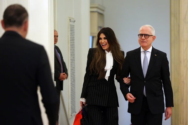 New York Times: Η Κίμπερλι Γκίλφοϊλ και η διπλωματία του lifestyle στην Αθήνα