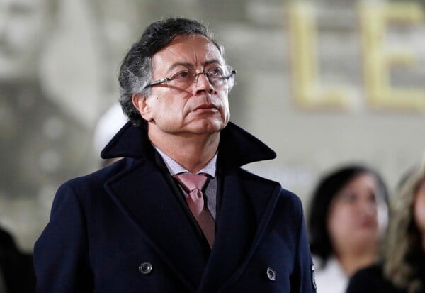 ΚΟΛΟΜΒΙΑ ΠΕΤΡΟ ΑΠΕΙΛΕΣ ΤΡΑΜΠ