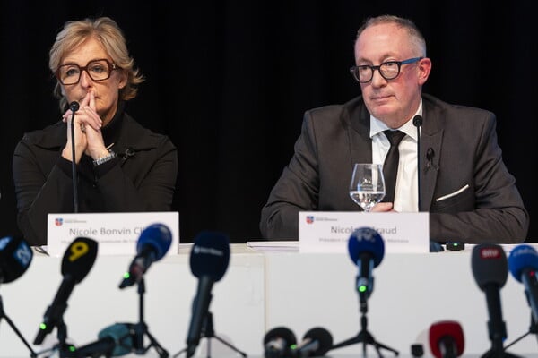 Ελβετία: Ο δήμαρχος του Crans-Montana παραδέχτηκε ότι το μπαρ δεν είχε ελεγχθεί τα τελευταία 5 χρόνια