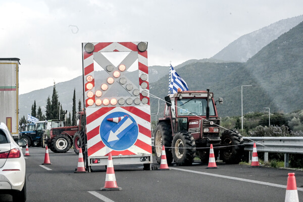 ΑΓΡΟΤΕΣ ΜΠΛΟΚΑ ΜΕΤΡΑ ΚΥΒΕΡΝΗΣΗ