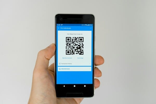 ΑΠΑΤΗ QR CODE