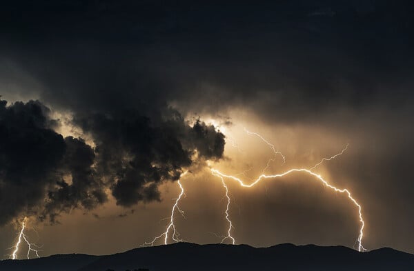 Καιρός: Επικαιροποιήθηκε το έκτακτο της ΕΜΥ - Κόκκινη προειδοποίηση για ισχυρά και έντονα φαινόμενα