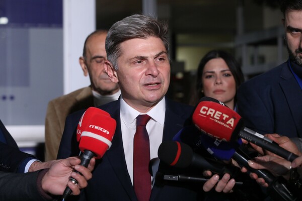 Νικόλας Φαραντούρης: Δεν παραδίδει την έδρα του - «Συνεχίζω απερίσπαστος το έργο μου»