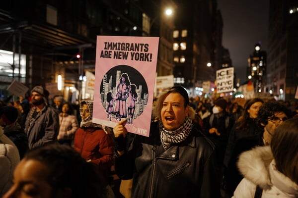 ΗΠΑ: Τι γνωρίζουμε για τον θανάσιμο πυροβολισμό γυναίκας από αξιωματικό της ICE στη Μινεάπολη