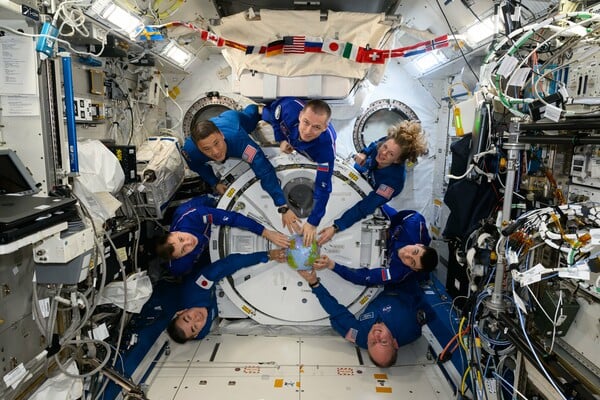 Η NASA εξετάζει την πρόωρη επιστροφή μέλους αποστολής που βρίσκεται στον Διεθνή Διαστημικό Σταθμό - Ο λόγος