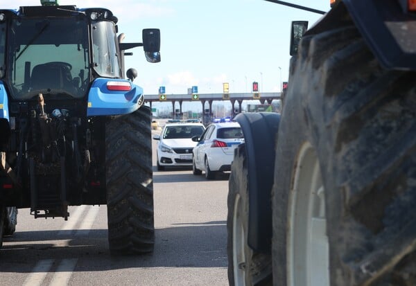 ΑΓΡΟΤΕΣ 48ΩΡΟΣ ΑΠΟΚΛΕΙΣΜΟΣ