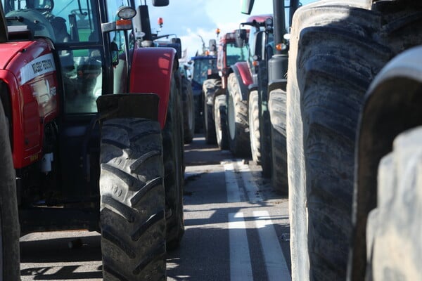 ΑΓΡΟΤΕΣ 48ΩΡΟΣ ΑΠΟΚΛΕΙΣΜΟΣ