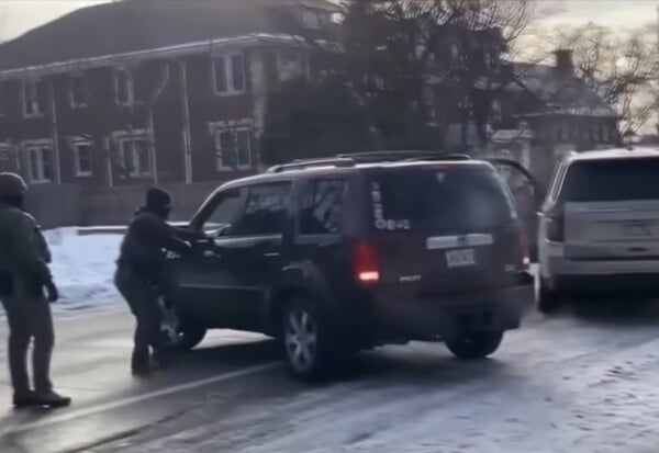 ICE ΒΙΝΤΕΟ ΠΥΡΟΒΟΛΙΣΜΟΣ ΝΕΚΡΗ ΓΥΝΑΙΚΑ