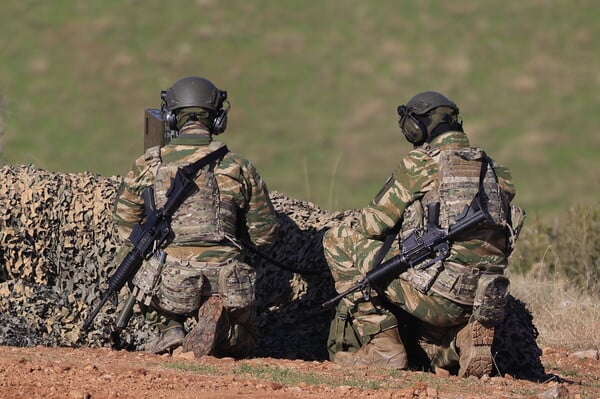 ΕΝΟΠΛΕΣ ΔΥΝΑΜΕΙΣ ΣΤΡΑΤΟΣ ΘΗΤΕΙΑ ΓΥΝΑΙΚΕΣ ΑΝΑΒΟΛΗ