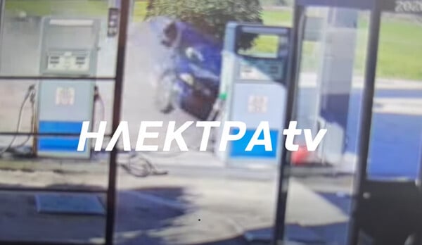 Τροχαίο στην Κόρινθο: Η στιγμή που το ΙΧ εκτρέπεται από την πορεία του και πέφτει πάνω στο σπίτι