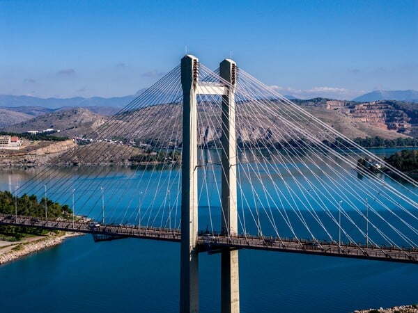 Χαλκίδα: Μαθητής έπεσε από την Υψηλή Γέφυρα και σκοτώθηκε - «Δεχόταν απειλές, τον έδερναν» λέει η μητέρα του