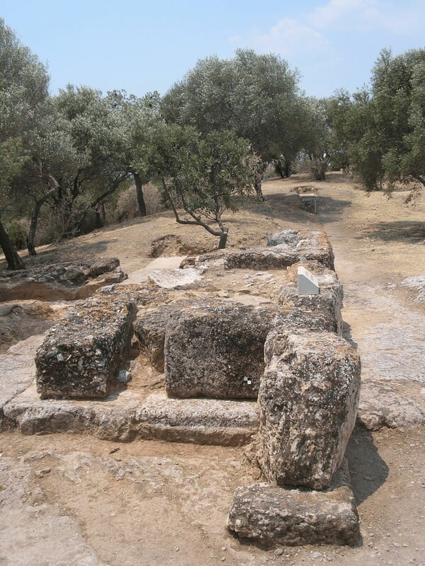 ΥΠΠΟ: Ανάδειξη του Διατειχίσματος στον αρχαιολογικό χώρο των Δυτικών Λόφων της Ακρόπολης