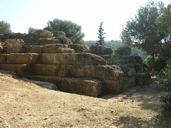ΥΠΠΟ: Ανάδειξη του Διατειχίσματος στον αρχαιολογικό χώρο των Δυτικών Λόφων της Ακρόπολης