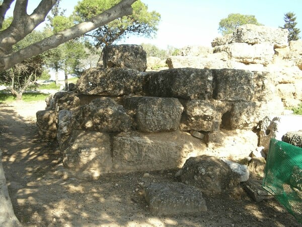 ΥΠΠΟ: Ανάδειξη του Διατειχίσματος στον αρχαιολογικό χώρο των Δυτικών Λόφων της Ακρόπολης